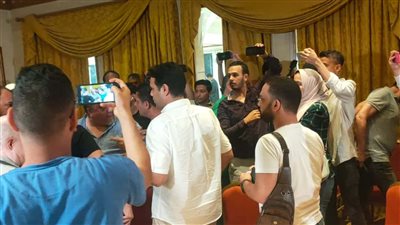 بالصور اشتباكات بالايدي فى نقابه الموسيقين اثناء مؤتمر شاكوش