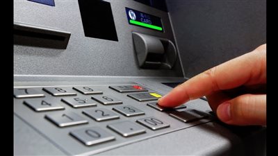 تعرف علي قيمه رسوم السحب في البنوك قبل أيام من عودتها