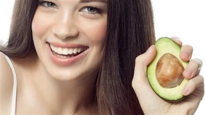 فوائد الافوكادو عديدة للشعر ابرزها القضاء على القشرة تعرف عليها