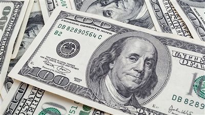 ارتفاع مفاجئ في سعر الدولار الأمريكي في منتصف تعاملات الخميس في بنوك مصر