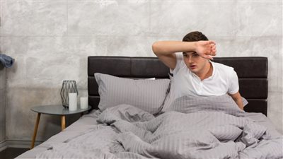 احذروا التعرق ليلا علامة على أمراض خطيرة