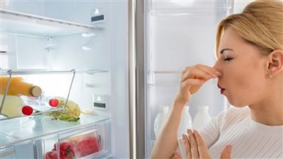 طرق جهنمية للتخلص من رائحة الثلاجة والمايكرويف الكريهة بمكونين في منزلك