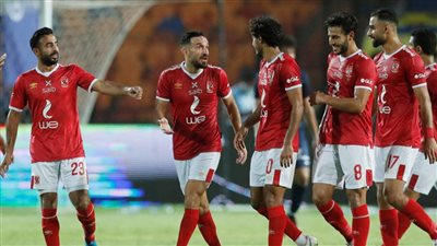 عدة قرارات من الاهلى لمنع نجمه من الرحيل