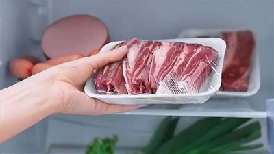 أخطاء قد تعرض صحتك للخطر عند تخزين اللحوم بالفريزر