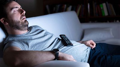 اضرار النوم أمام التلفزيون لن تتوقع ما يحدث لجسمك