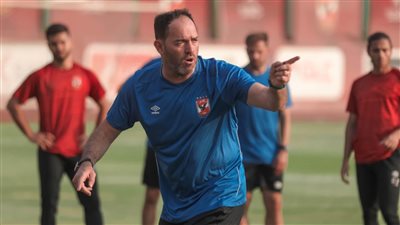 بهذه الطريقه مدرب الاهلي ي جهز لاعبي فريق الأهلي نفسي ا