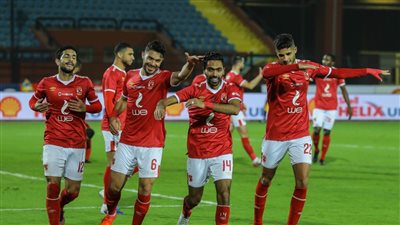 نجم الأهلي السابق يطالب برحيل أجانب الفريق باستثناء هذا اللاعب