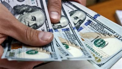 شاهد ماذا حدث في سعر العملة الأمريكية في بداية تعاملات اليوم بالبنوك