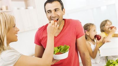 اضحك من قلبك مع طريقة اكل البنات والاولاد