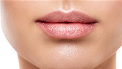 مع بدء فصل الشتاء تجنب تشقق و جفاف الشفاه