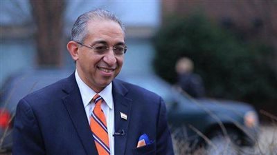 عمركم سمعتو عن الطبيب العظيم اللى فى الصوره انه دكتور نادر حنا تعالو شوفوا بيعمل ايه لمصر