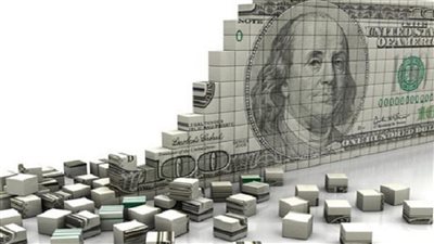 خسائر قوية في اسعار الدولار في يوم عطلات البنوك ما حدث له في السوق السوداء