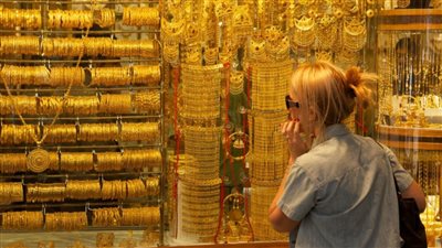 اشتروا بسرعه قبل يوم الاربعاء خبير يفجر مفاجأة صادمه عن الذهب بعد يومين