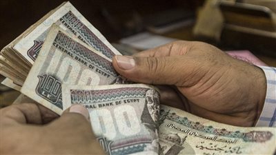 منح مالية لمستحقي المعاش يمكنة الحصول عليها عقب وفاة الوالد