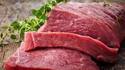 بعد استقبال الأسواق للحوم التشادية مفاجأة حول ما حدث في أسعار اللحوم اليوم