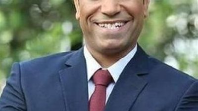 سامح حسين يعد سنانه وضروسه على الهواء