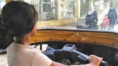 تعرف على أصغر سواقة توك توك