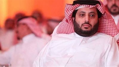 شاهد تركي ال الشيخ يهدي مشجعا مصريا سيارة BMW