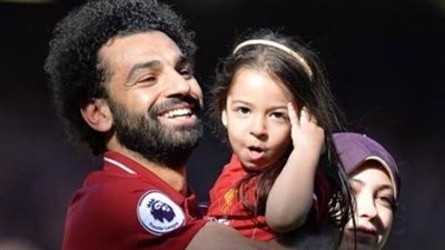 شاهد مكة محمد صلاح تشعل السوشيال ميديا بالجيتار