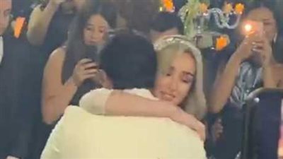 شاهد أول فيديو بيرقصوا سلو من حفل زفاف أحمد فهمي وهنا الزاهد