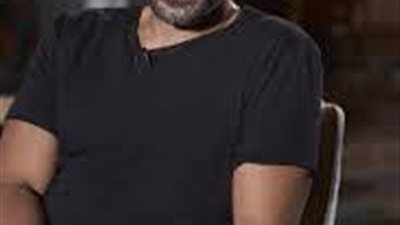 شاهد أكرم حسني يرقص مع أحمد فهمي على اغنية ريح المدام