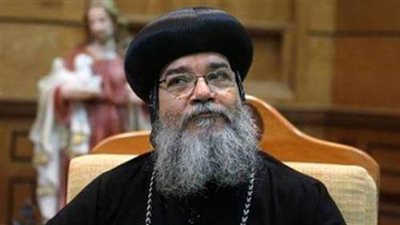 بالصور زيارة الانبا مكاريوس لكنيسة قرية الفرن بعد اعادة فتحها