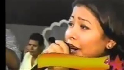 فيديو نادر.. شيرين تحيي حفل زفاف بالشارع قبل نجوميتها