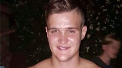 شاب يعتدى على طفلة بحمام مطعم