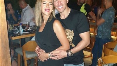 شاهد دنيا سمير غانم تخطف الأنظار مع زوجها