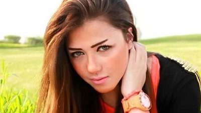 بالصور ساره سلامه بزياده كبيره فى الوزن والجمهور يسخر منها بشده