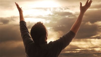 وحينما تصلون لا تكرروا الكلام باطلا كالأمم. فإنهم يظنون أنه بكثرة كلامهم يُستجاب لهم