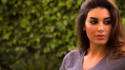 بالصور ياسمين صبرى تحصل على الميداليه الذهبيه فى السباحه