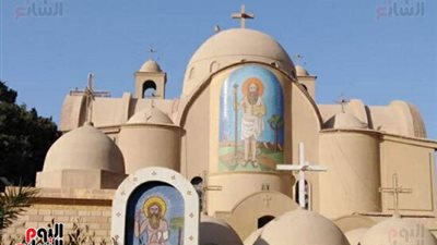 شاهد مئات الأقباط يزرون دير الانبا برسوم العريان بحلوان