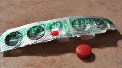 الامن يلقى القبض علي سيده تبيع الترامادول فى الشارع امام الماره