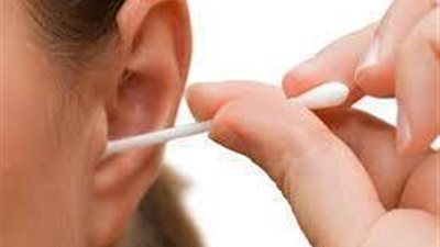 تعرف على أضرار استخدام أعواد الأذن
