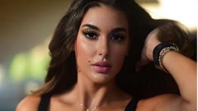 شاهد صوره قديمه لياسمين صبرى تثير ضجه على الانترنت و نشطاء يعلقون الفلوس و الشهره مش كل حاجه