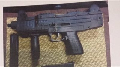 بالصور.. كلب بوليسى يكشف رشاشا بحوزة شخص قبل دخوله المنطقة الأثرية بالهرم