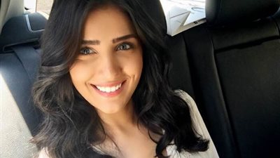 بالصور مى عمر ببطن مكشوف فى احدث ظهور لها