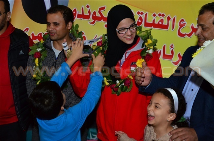 بالصور وصول هداية ملاك لاعبة التايكوندو لمطار القاهرة بعد تأهلها للأولمبياد