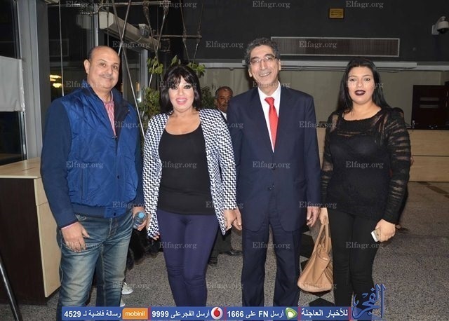 بالصور   فيفى عبده تحضر عرض مسرحى ليحيى الفخرانى