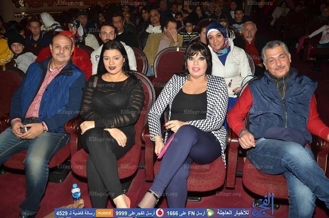 بالصور   فيفى عبده تحضر عرض مسرحى ليحيى الفخرانى