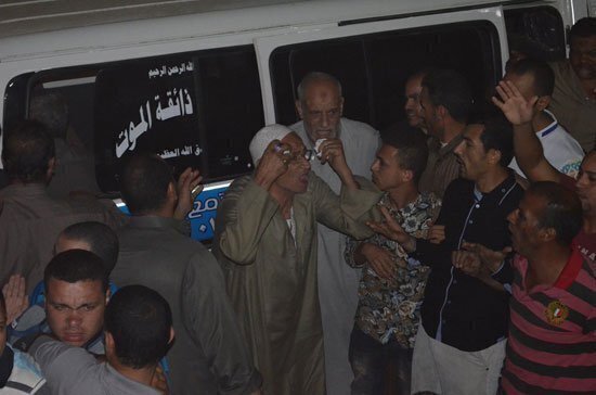 بالصور جنازة مهيبة للشاب المصرى المقتول فى إيطاليا بمسقط رأسه