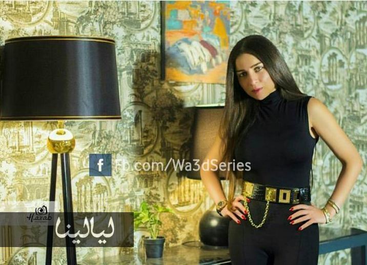 أيهما أجمل إطلالات مي عز الدين في مسلسل الشك أم في مسلسل وعد  