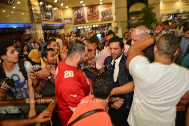 بالصور   نجوم الفن في العرض الخاص لـ البس عشان خارجين    والرداد بملابس غريبة
