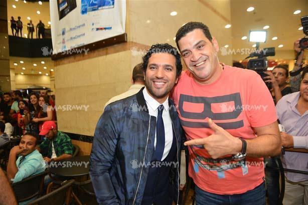 بالصور   نجوم الفن في العرض الخاص لـ البس عشان خارجين    والرداد بملابس غريبة