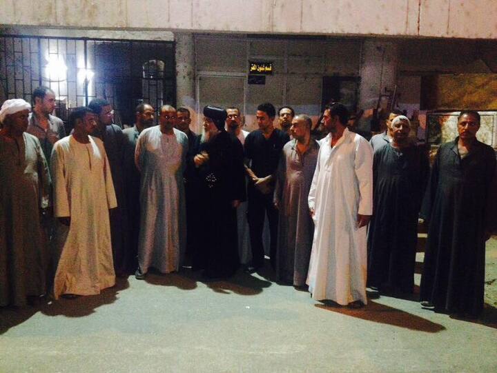 الانبا مكاريوس اسقف المنيا يعلن هذا ما حدث بين شباب اقباط ومسلمين والقبض على 20 مسلم و 17 مسيحى واصابات