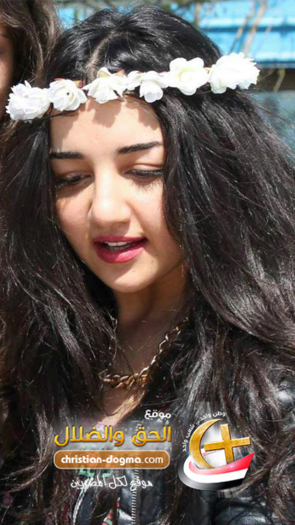 بالصور شاهد لاول مره الجميله شروق شقيقة الفنانه مى عمر و الجمهور يغازلها
