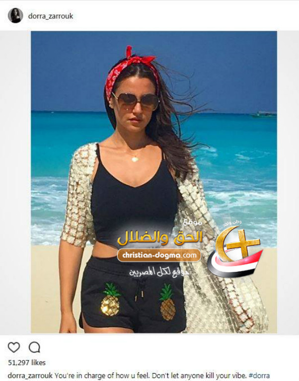 دره تبهر متابعيها بجمالها على شاطئ البحر