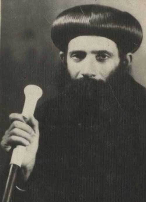 في ذكري عيد جلوسه علي كرسي البطريركية 10 صور نادرة للبابا شنودة الثالث من شبابه حتي نياحته