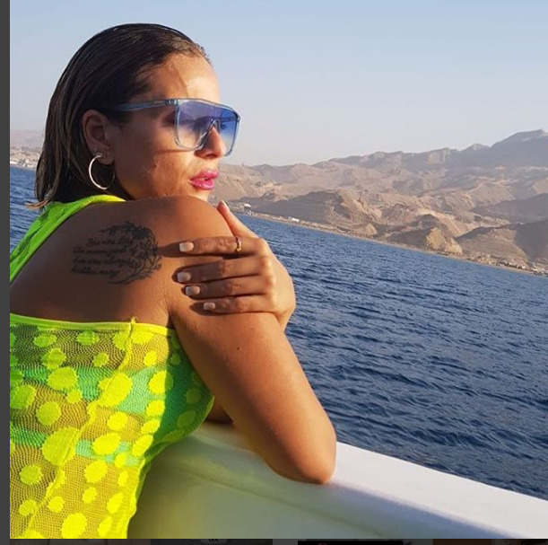بالصور ريم البارودي تشعل الأنستجرام بصورتها بالمايوه و هذا ما كتبته